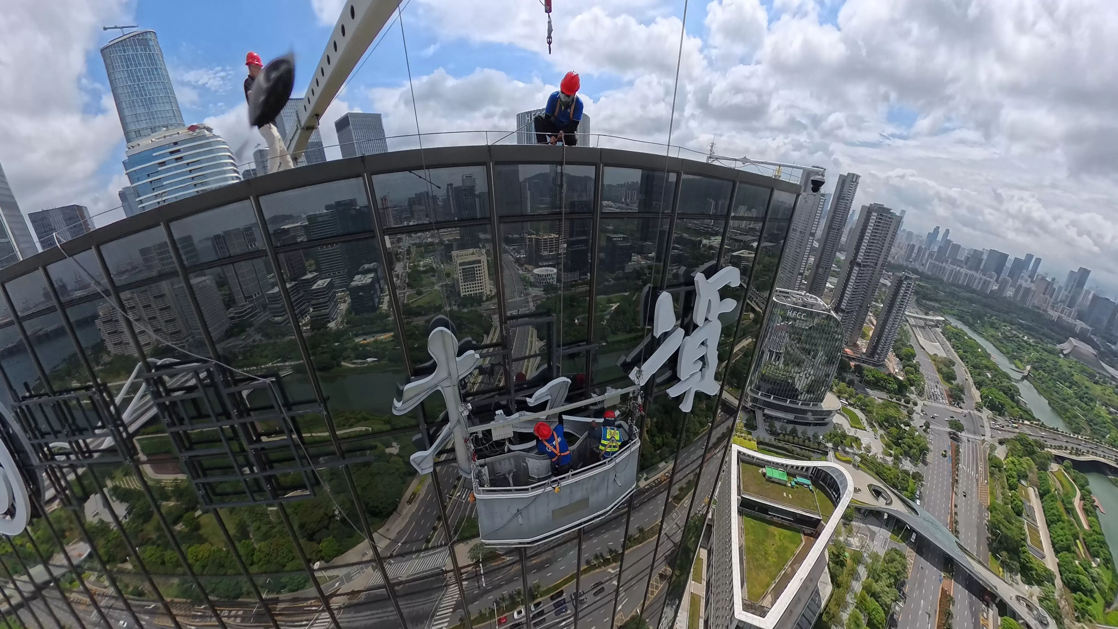高空幕墙发光字灯源选择