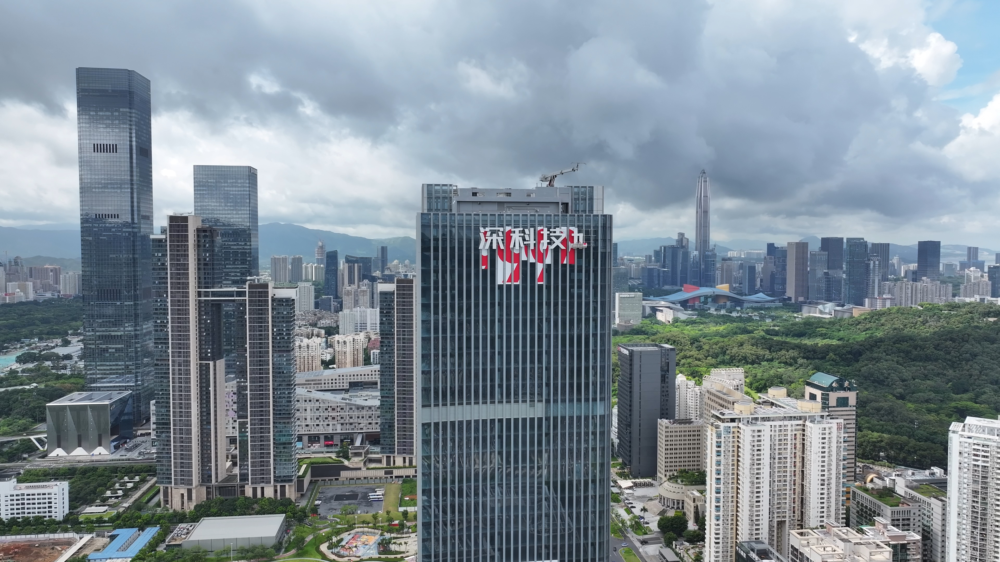 楼顶发光字低价报价隐性成本_算完账才知道不能图便宜_亮彩广告