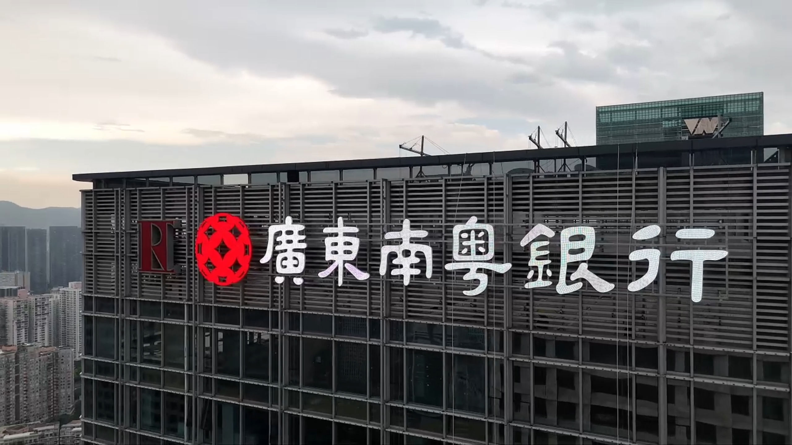 发光字起火别怪灯珠_隐患在接线电源防水配套工程_亮彩广告