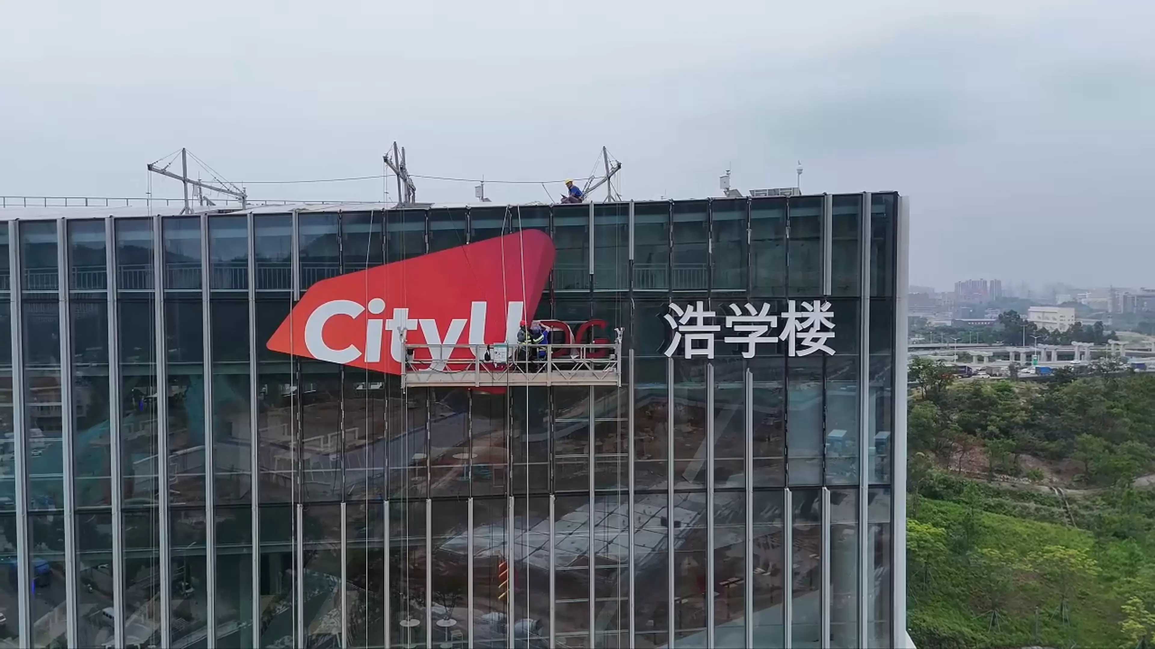 2026发光字背面离墙多远？怎么固定才不晃
