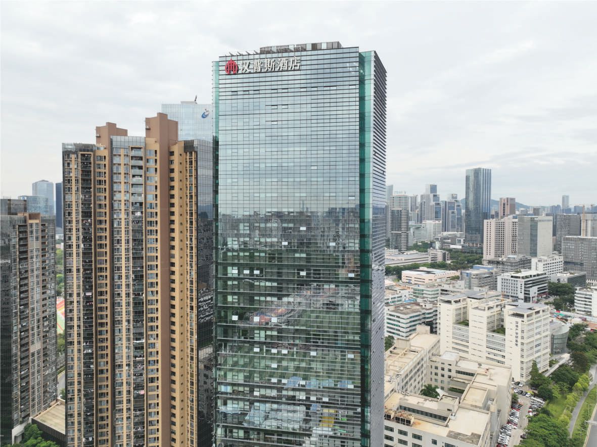 楼体标识发光字白天实拍图片